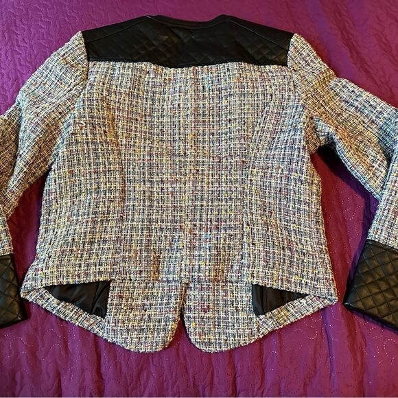 Bernardo collection tweed jacket with snaps and faux leather accents med - Picture 7 of 8